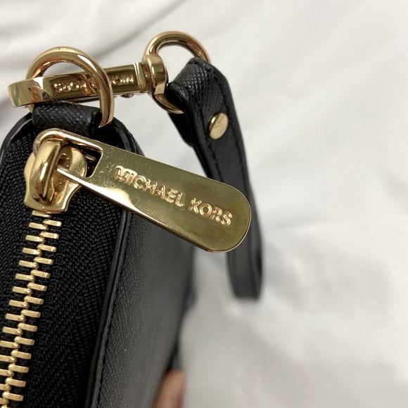 NEW Michael Kors Black Leather Wristlet Wallet - Picture 3 of 9